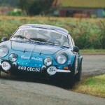 Habituée à la Berlinette depuis 1968 où il était le copilote du grand Ennio VITTORI ( 1440 cm3), il a remarqué qu’elle raptissait d’année en année…Ici en action au Rallye de Béthune 2004.